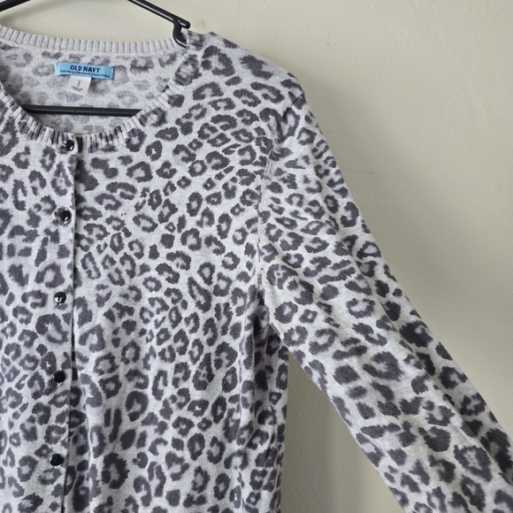 OLD NAVY MATERNITY Gray Animal Print Cardigan Button Down Leopard Print Large - Picture 10 of 17